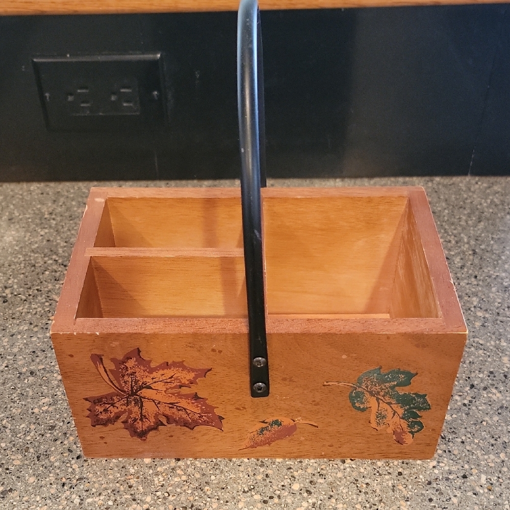 Wooden Caddy with Leaf Design and Black Handle